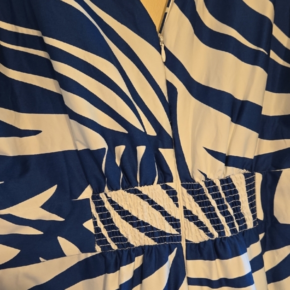 White House Black Market Blue and White V-Neck Sleeveless Midi Dress P2P 21 - Picture 3 of 8